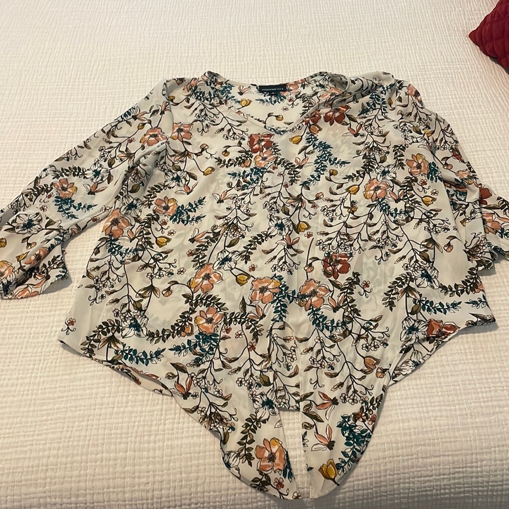 Fortune + Ivy blouse, size medium, tie at the bottom (adjustable)